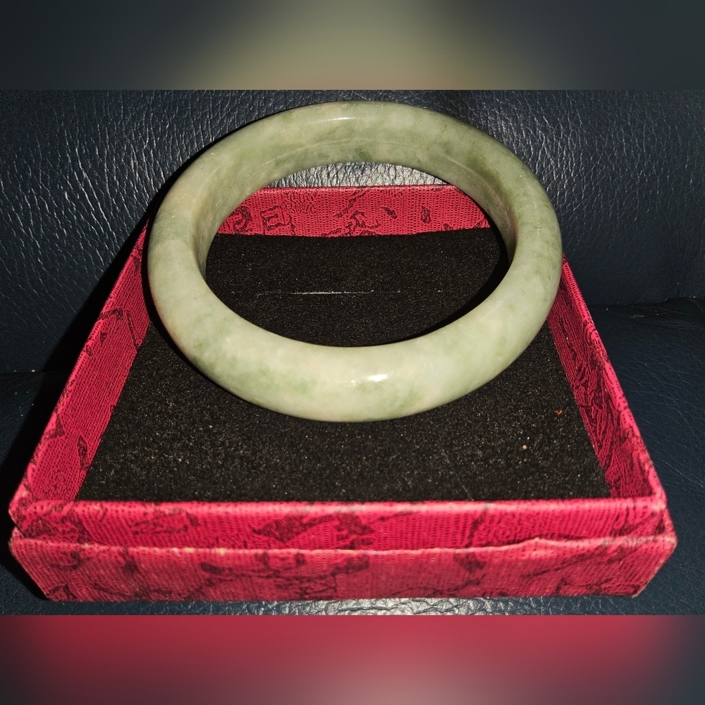 Quartz Elegant Green Stone Bangle Bracelet for Women  Dia 2.56inches- Gift Boxed